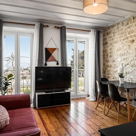 Mantouki Laval Apartment מראה חיצוני תמונה