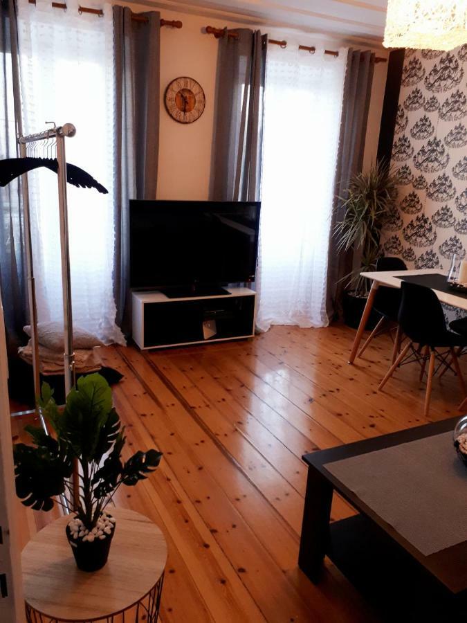 Mantouki Laval Apartment מראה חיצוני תמונה